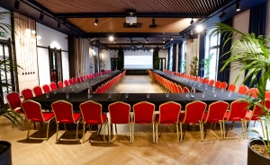 sala by Progres układ stołów u-shape do 140 osób
