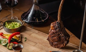 NINE's Restaurant & Sports Bar Restauracja / 1