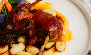 NINE's Restaurant & Sports Bar Restauracja / 2