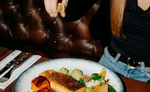 NINE's Restaurant & Sports Bar Restauracja / 2