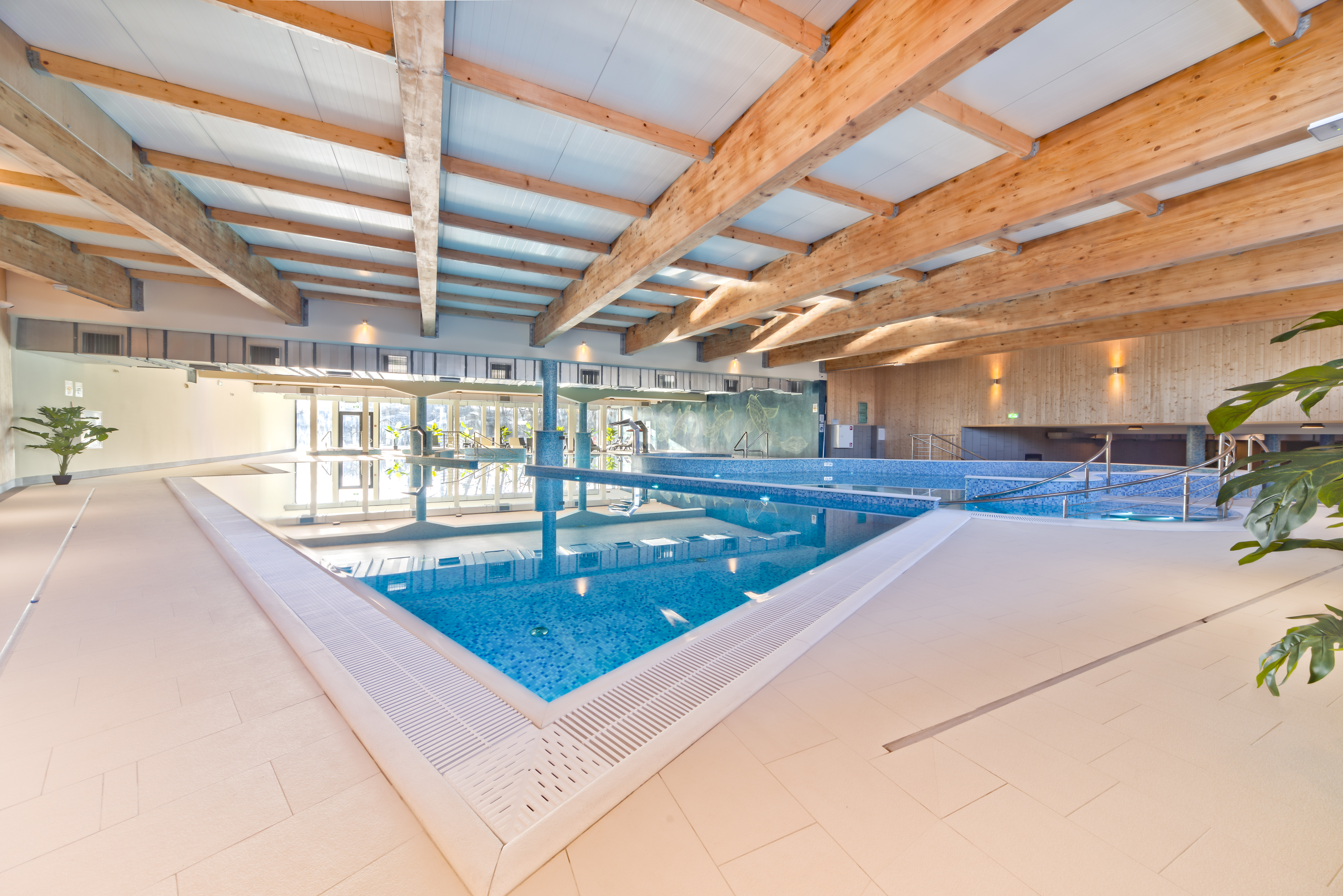 Basen rekreacyjny w River Style Hotel SPA